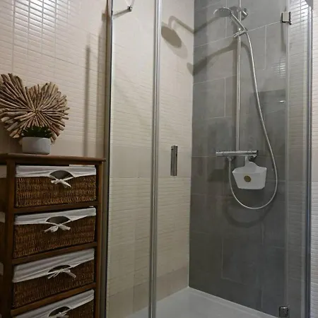 Renove Avec Jardin A 1.2km De La De Gigaro, - Fr-1-726-23 라크루아발메르